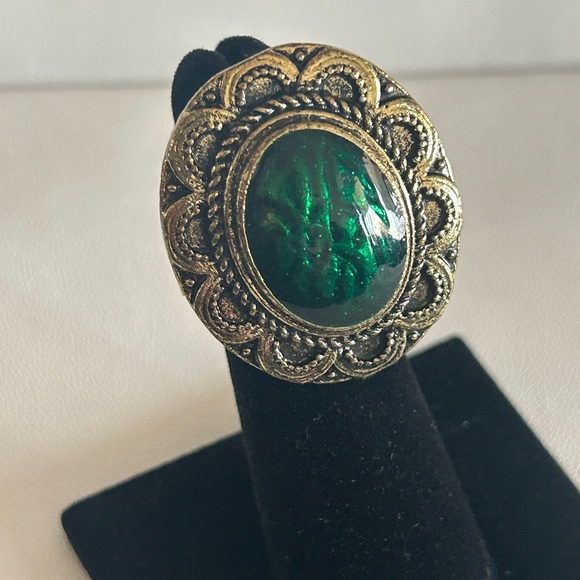 Vintage 60’s Green Lucite & Gold Large Cocktail Malachite Ring Boho - Picture 1 of 3